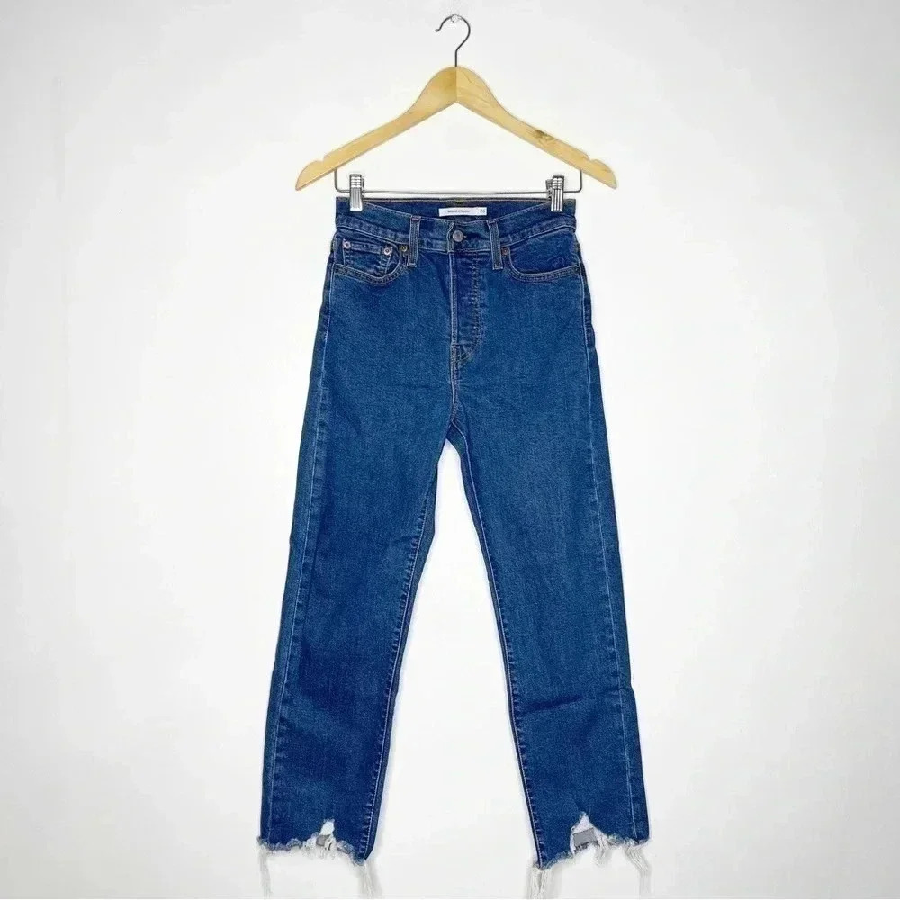 Levi's Wedgie Straight Leg Raw Hem Denim Jeans Size 26 / 2 High Rise